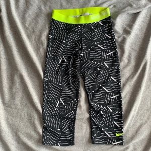 Nike Pro Cropped Capri Leggings - M